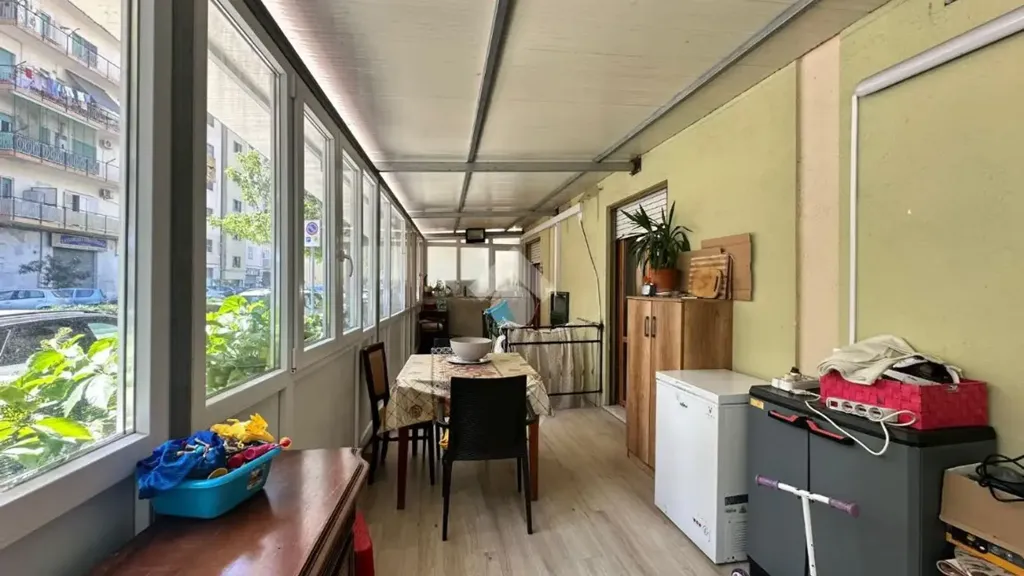 Terrass - Three-Bedroom Apartment with Balcony in Crotone