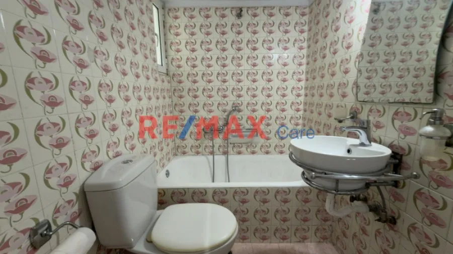 Bathrooms - Apartment with Balcony in Pangrati Centre