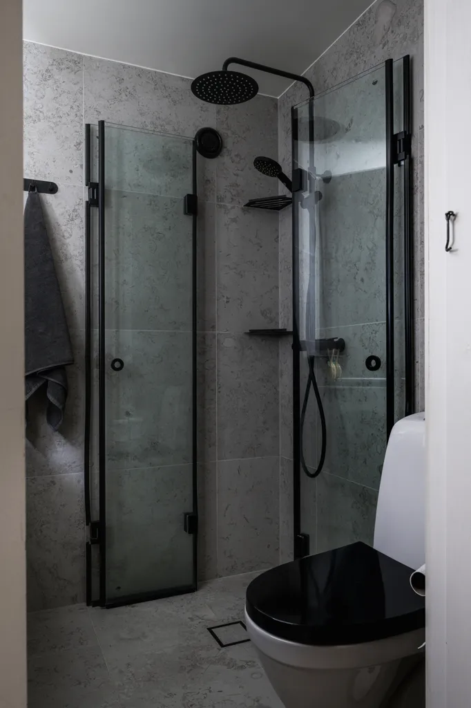 Salles de bain - 1930s Charm with Modern Features in Kungsgatan