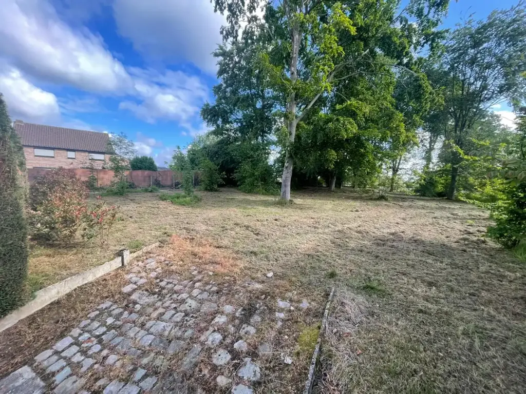 Aed - Plot for Open Building in Drieslinter