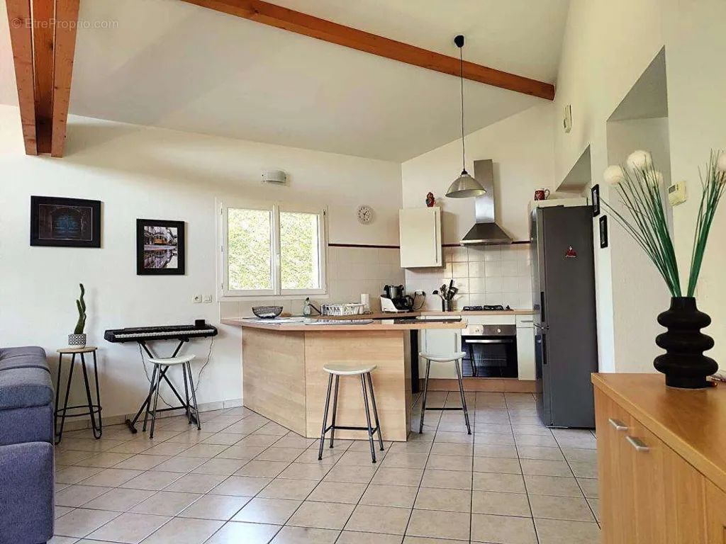 Köök - Luxury House with Cathedral Ceiling in La Buisse