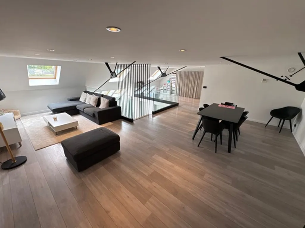 Séjour - Duplex Lumineux avec Cave et Parking à Nice