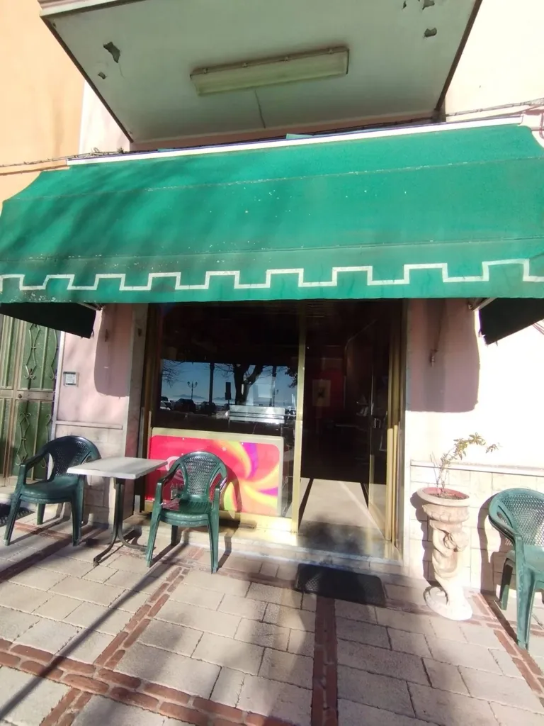 Terrasse - Local commercial 1 pièces à IT