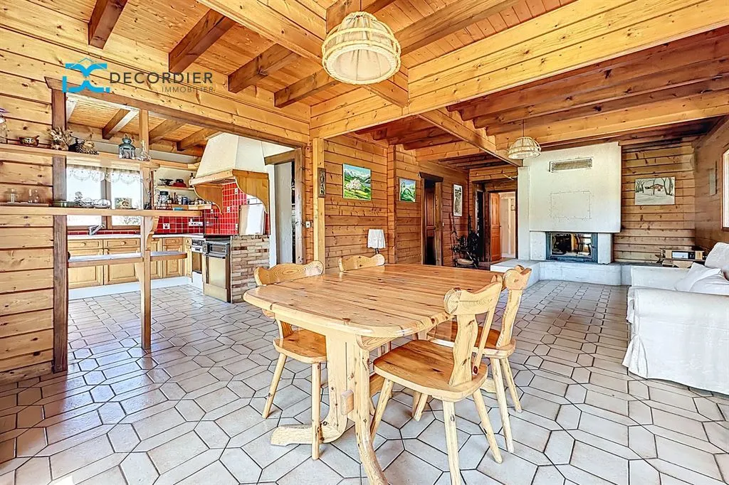 Söögituba - Chalet with Pool in Saint-Paul-en-Chablais