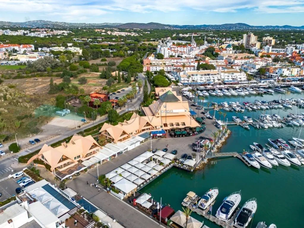 Luxury Flat with Patio in Vilamoura, Loulé