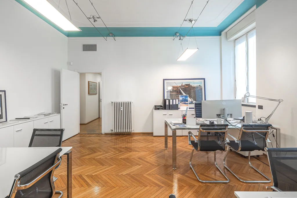 Kabinet - Office with Conversion Potential in Milan