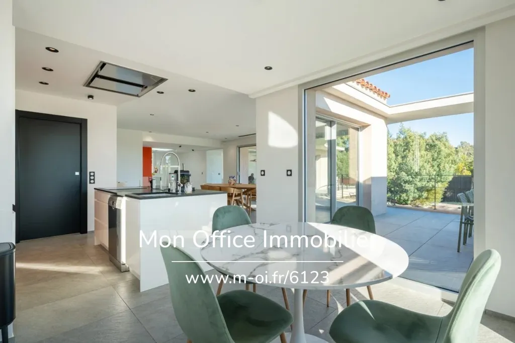 Sala da pranzo - Architectural House with Sea View in Grimaud