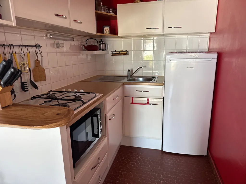 Cuisine - Pavillon Meublé avec Piscine à Proximité