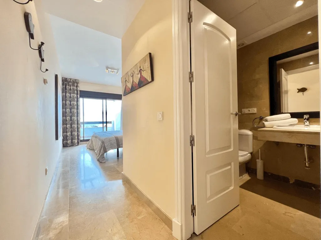 Salles de bain - Penthouse with Sea Views in La Alcaidesa