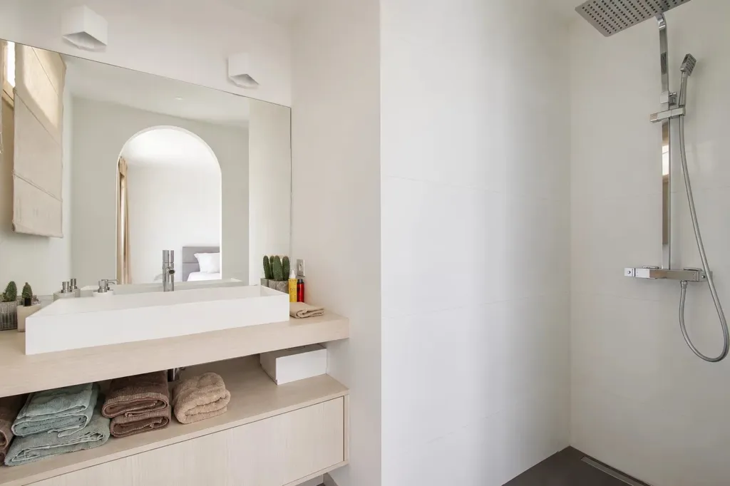 Bathrooms - Penthouse with Sea View in Èze Village