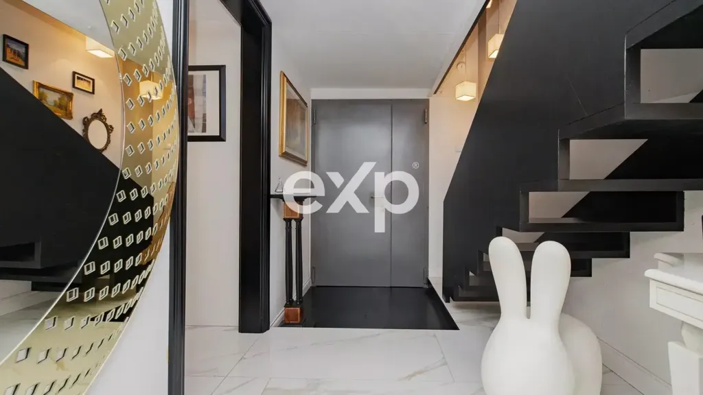 Entrée - Loft with Balcony in Milan's Ponte Nuovo