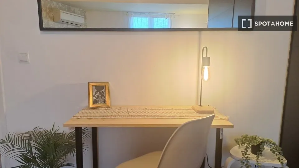 Kabinet - Shared Apartment Room in Palacio, Madrid