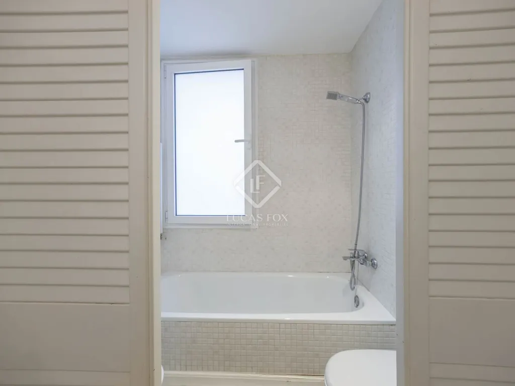 Bathrooms - Refurbished Apartment with Terrace in Valencia