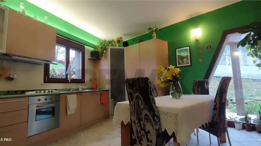 Cuisine - Villa with Garden in Faetano
