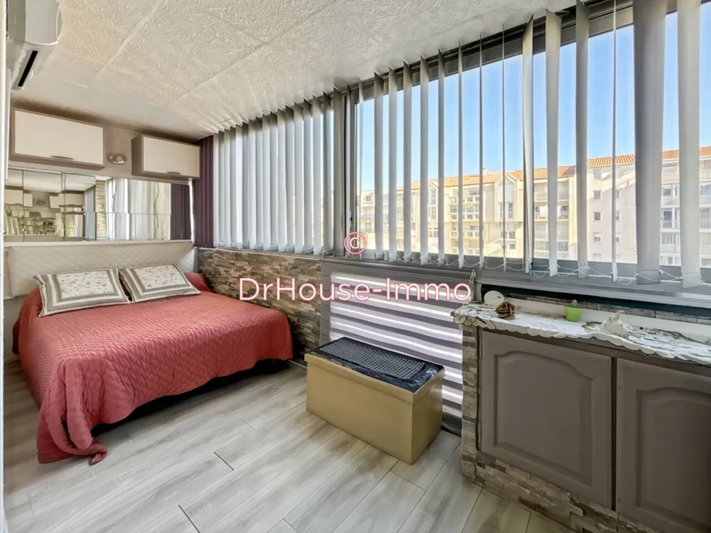 Bedrooms - 2-Bedroom Apartment with Parking in Sète