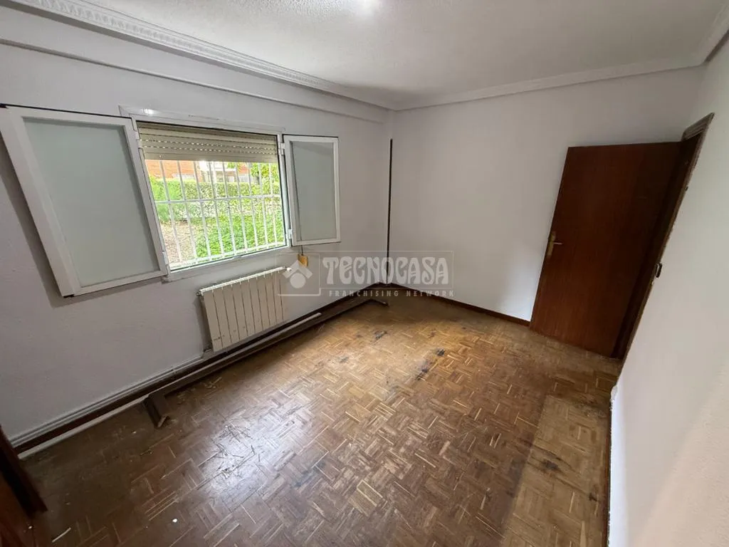 Rooms - Bright Apartment with Garden Views in Usera, Madrid
