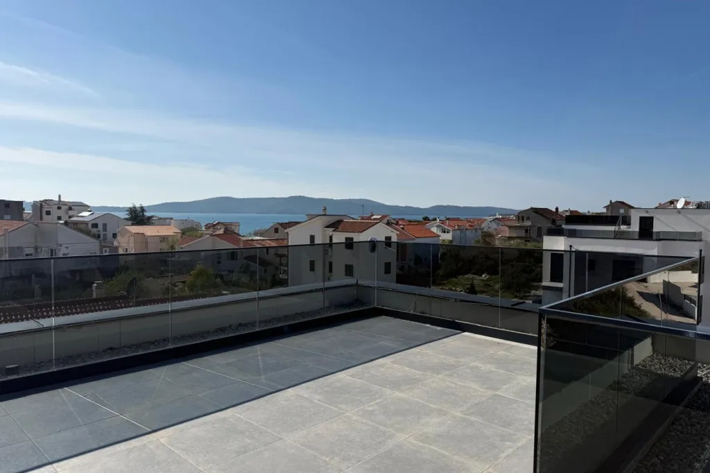 Terrass - Duplex Apartment with Sea View in Brodarica