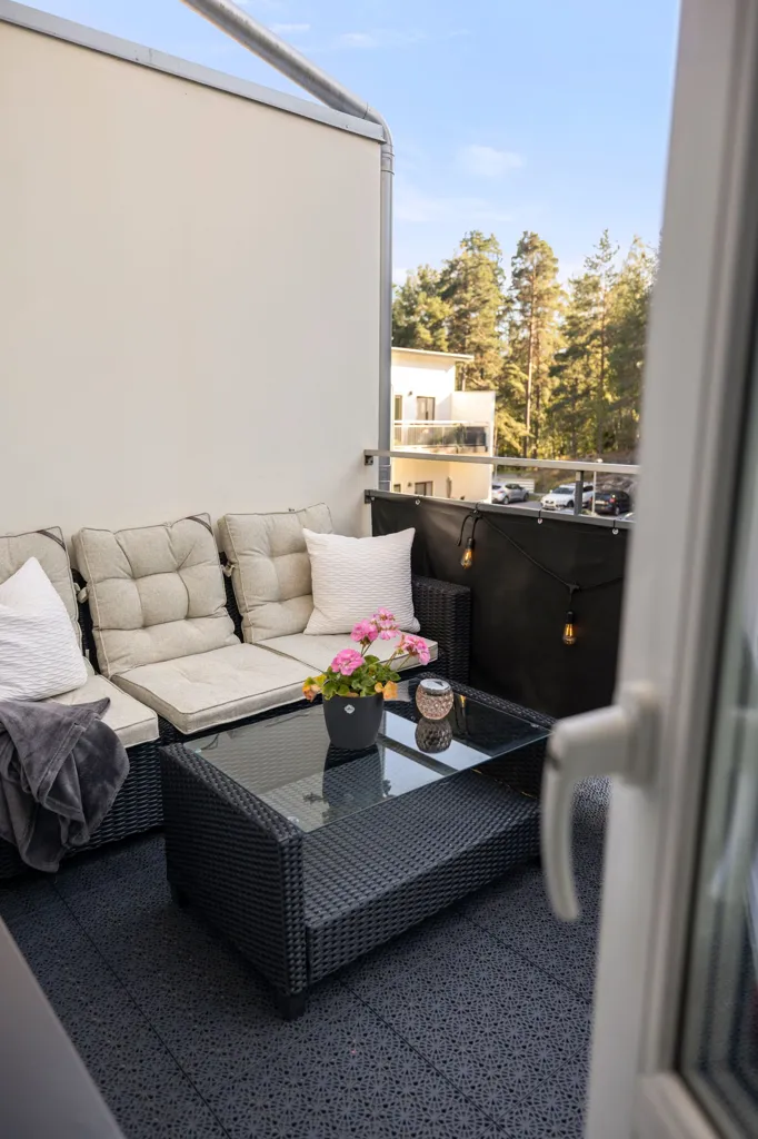 Terrass - Modern Apartment with Balcony in Botkyrka