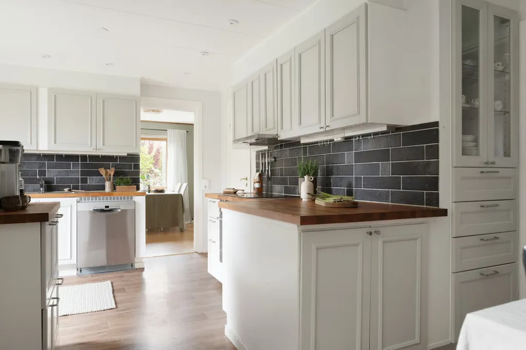 Cuisine - 1½-Storey Villa with Glazed Veranda in Stackedala