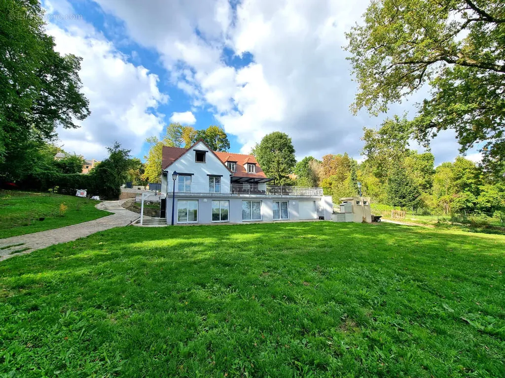 Aed - House with Building Plot in Boissettes