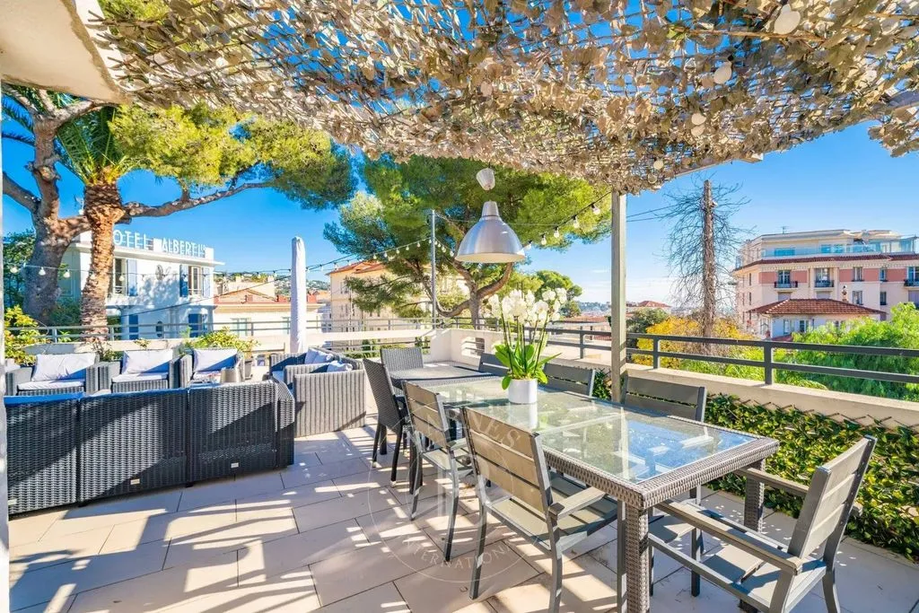 Terrasse - Villa Luxueuse avec Piscine à Cannes