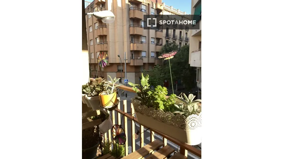 Balcon - Shared Flat with Balcony in El Poble Sec, Barcelona
