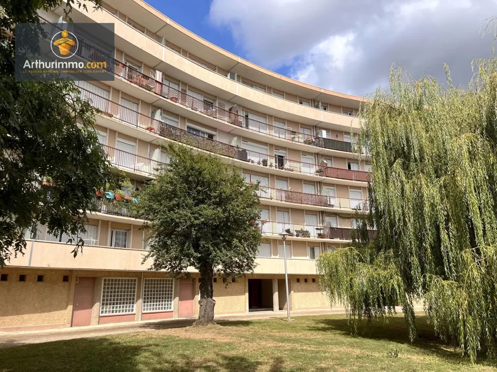 Aed - 3-Piece Flat with Balcony in Paul Bert