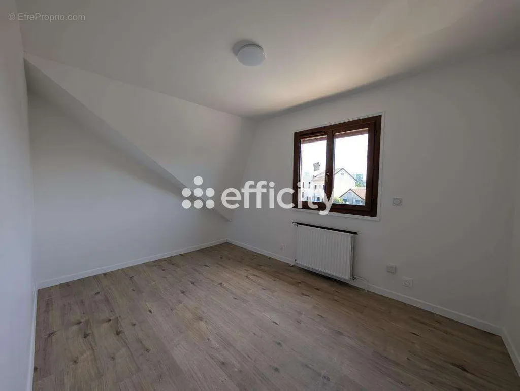 Toad - Traversant House with Garden in Saint-Denis