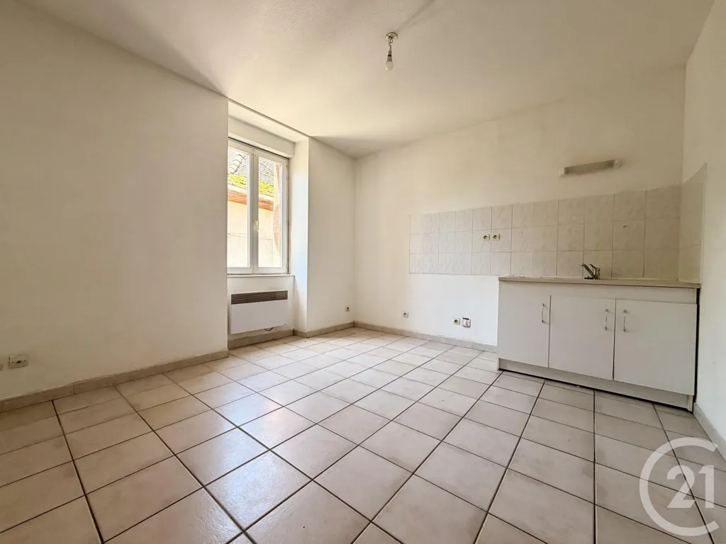 Toad - 2-Bedroom Flat in Corbelin Centre