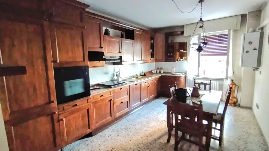 Cuisine - 2-Bedroom Apartment with Balcony in Guastalla