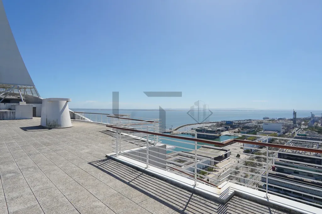 Terrass - Penthouse Duplex with River View in Parque das Nações