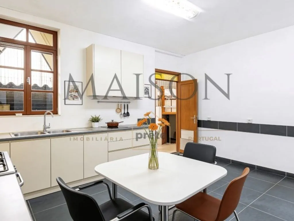 Cuisine - Historic House with Commercial Space in Penafiel