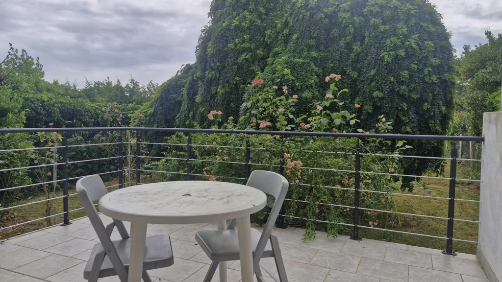 Terrace - Family House with Garden in Castres