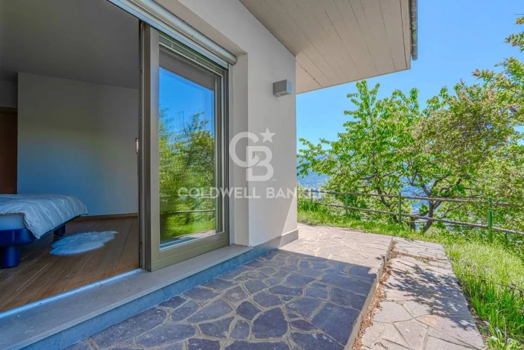 Balcon - Panoramic Villa with Private Park in Costa Volpino