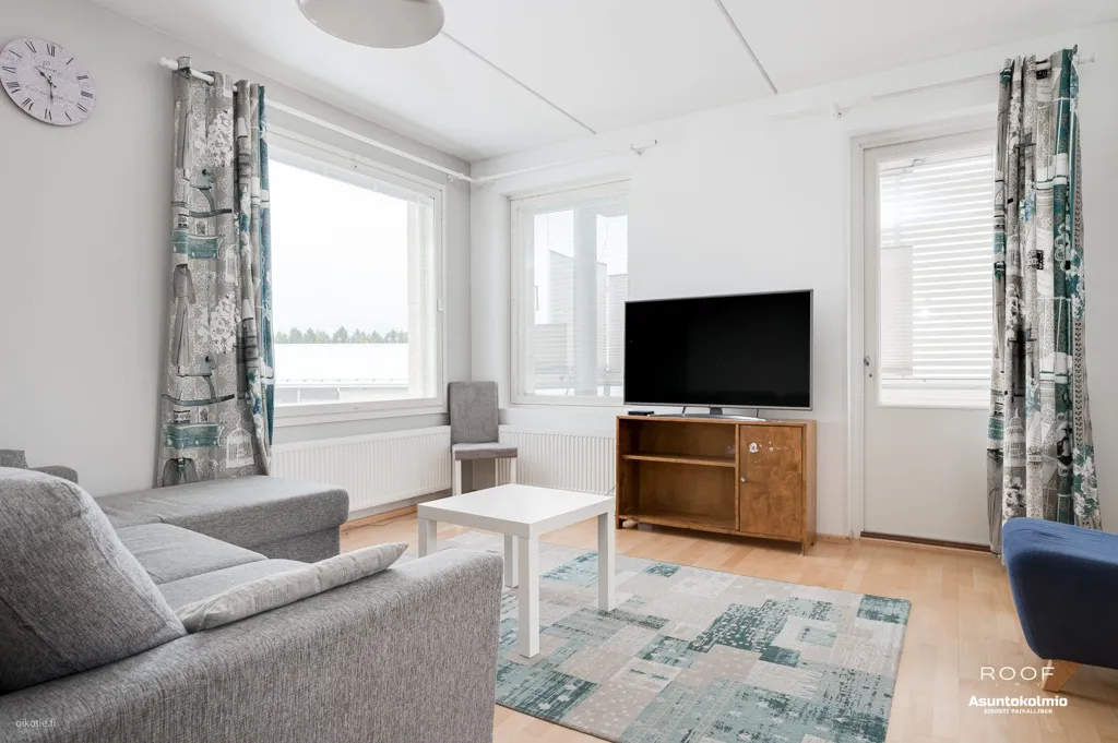 Elutuba - Top-Floor Apartment with Glazed Balcony in Oulu