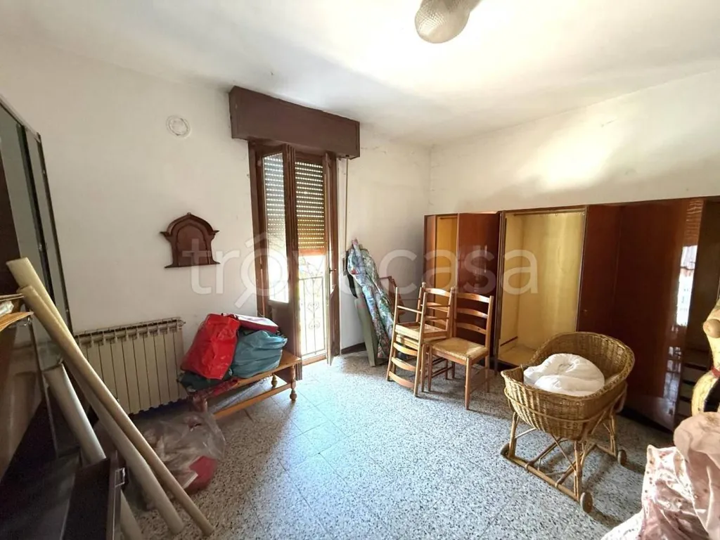Magamistoad - Villa with Dual Entrances in Valera Fratta
