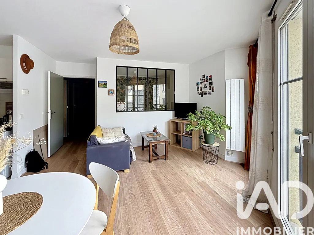 Living Room - Apartment with Parking in Versailles