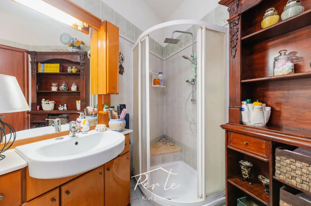 Salles de bain - Duplex with Garden and Pool in Borgo Mantovano