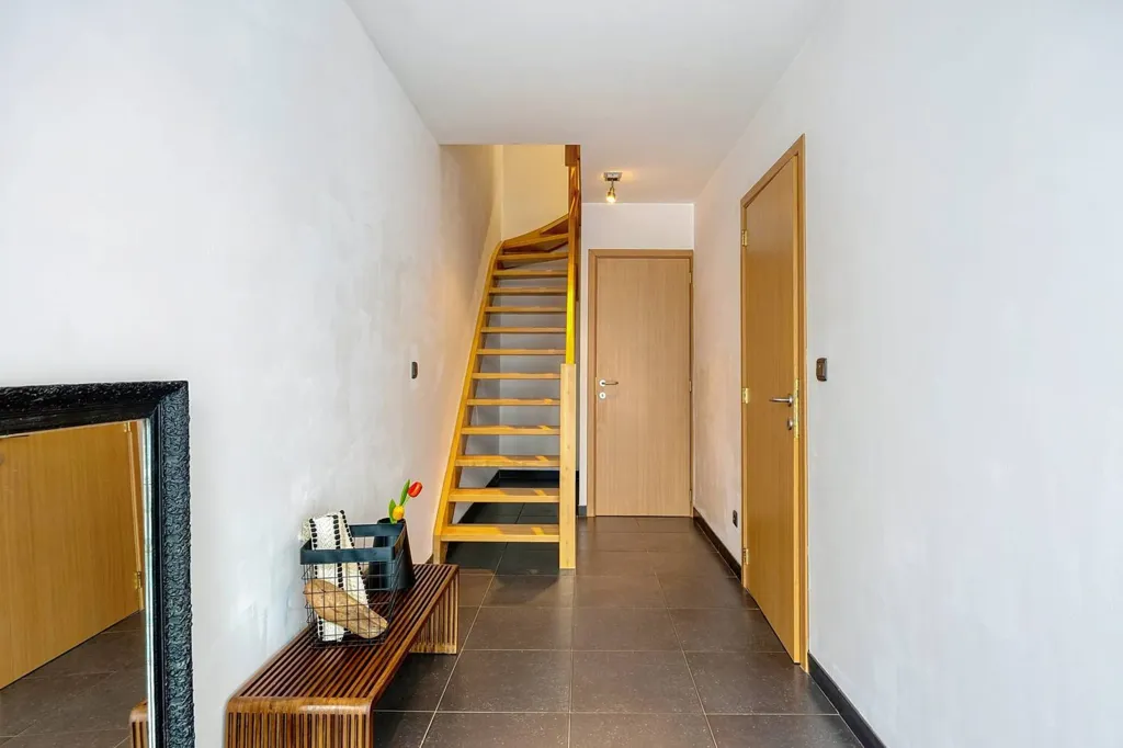 hallway_entrance