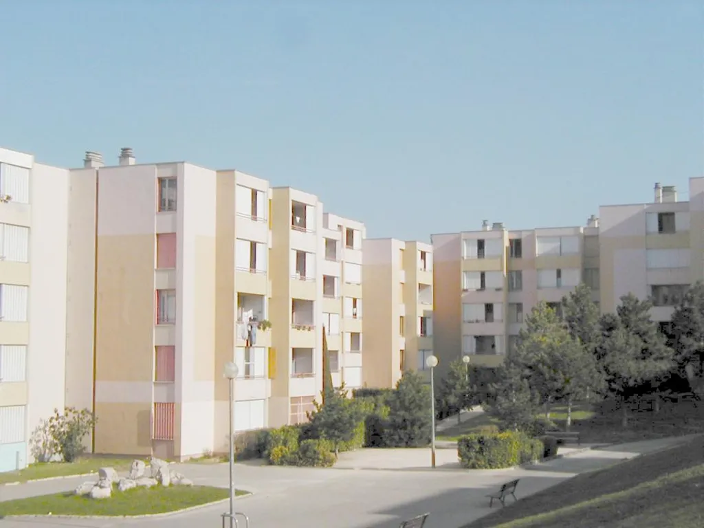 Extérieur - Appartement T4 avec Cuisine Indépendante à Carpentras