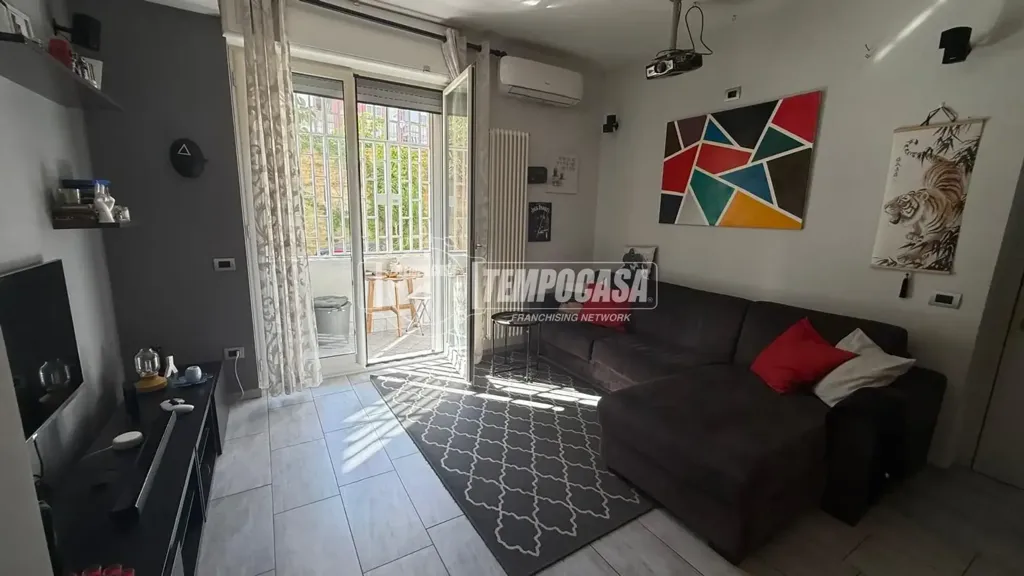 Soggiorno - Appartamento con giardino condominiale a Napoli