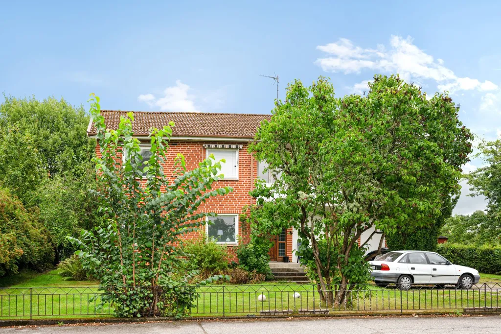 Extérieur - Multi-Unit Property with Parking in Herrljunga