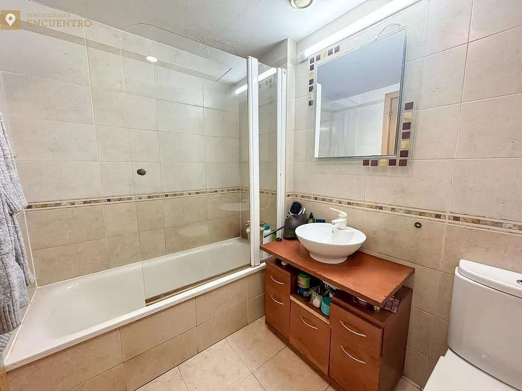 Vannitoad - Third-Floor Flat with Garage in Móstoles
