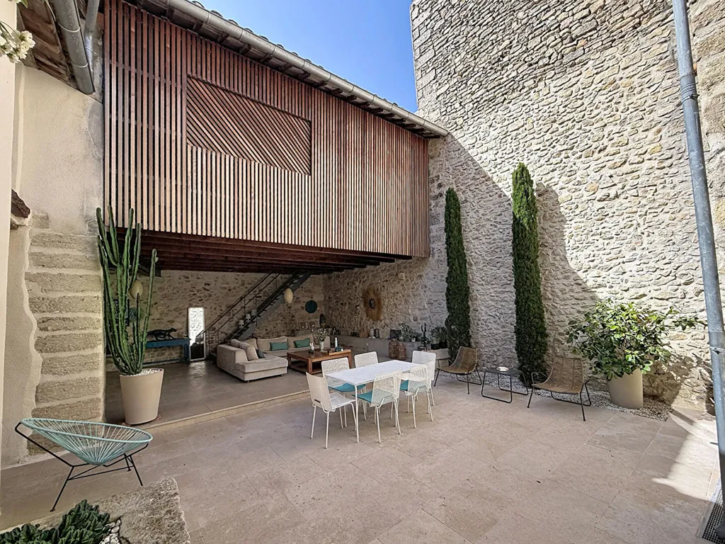 Jardin - Maison de Village avec Cour au Centre Historique d'Aramon