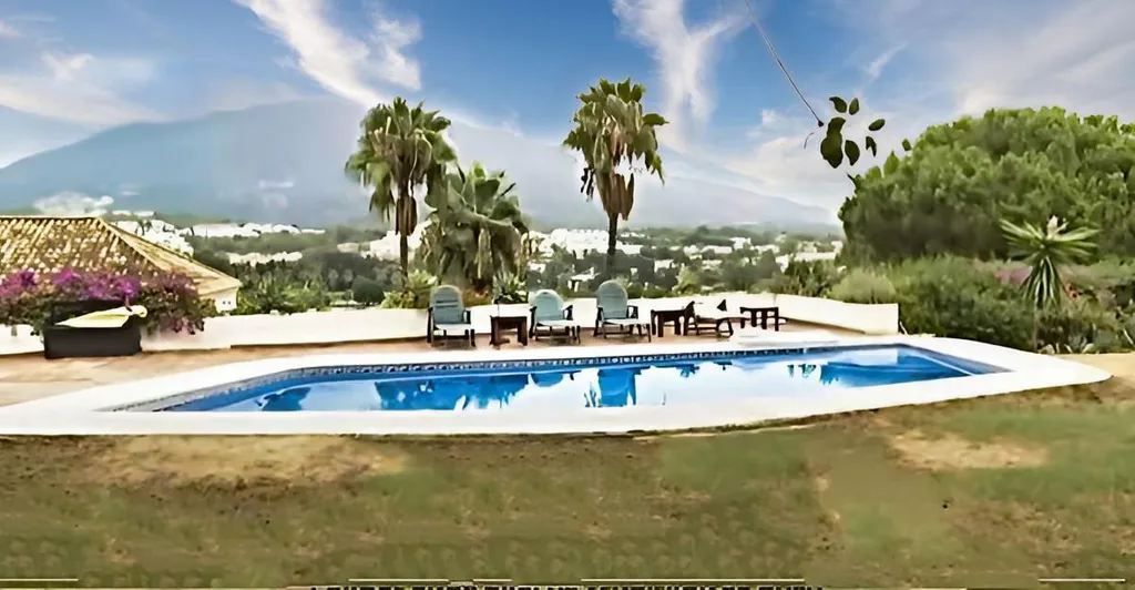 Piscine - Andalusian Villa with Mountain Views in Marbella