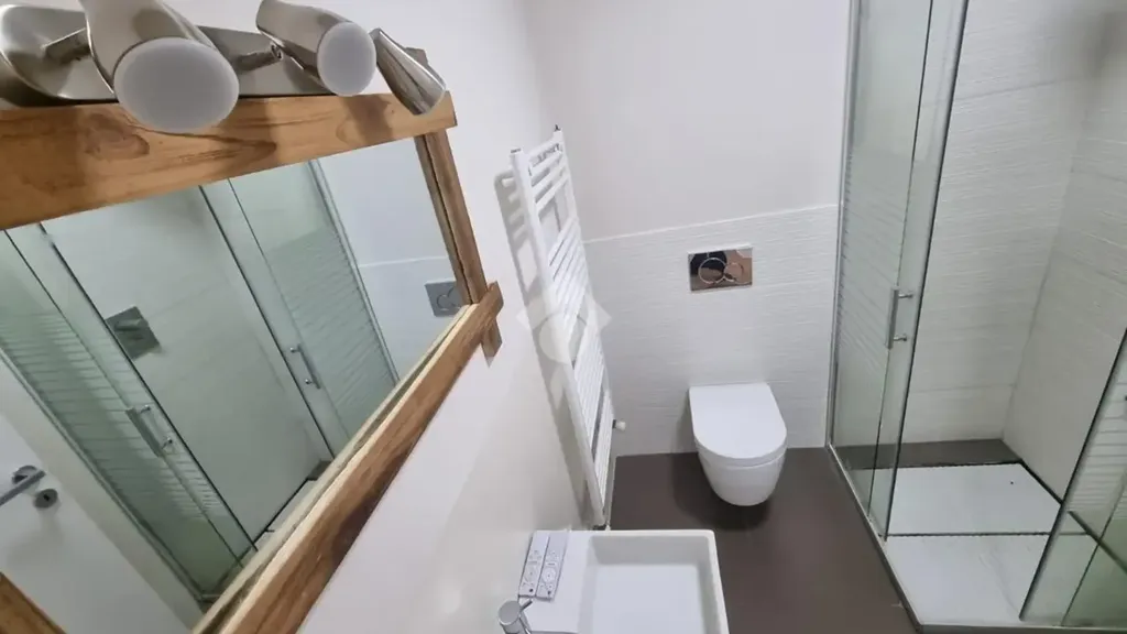 Salles de bain - Mansarded Apartment in Historic Building, Turin