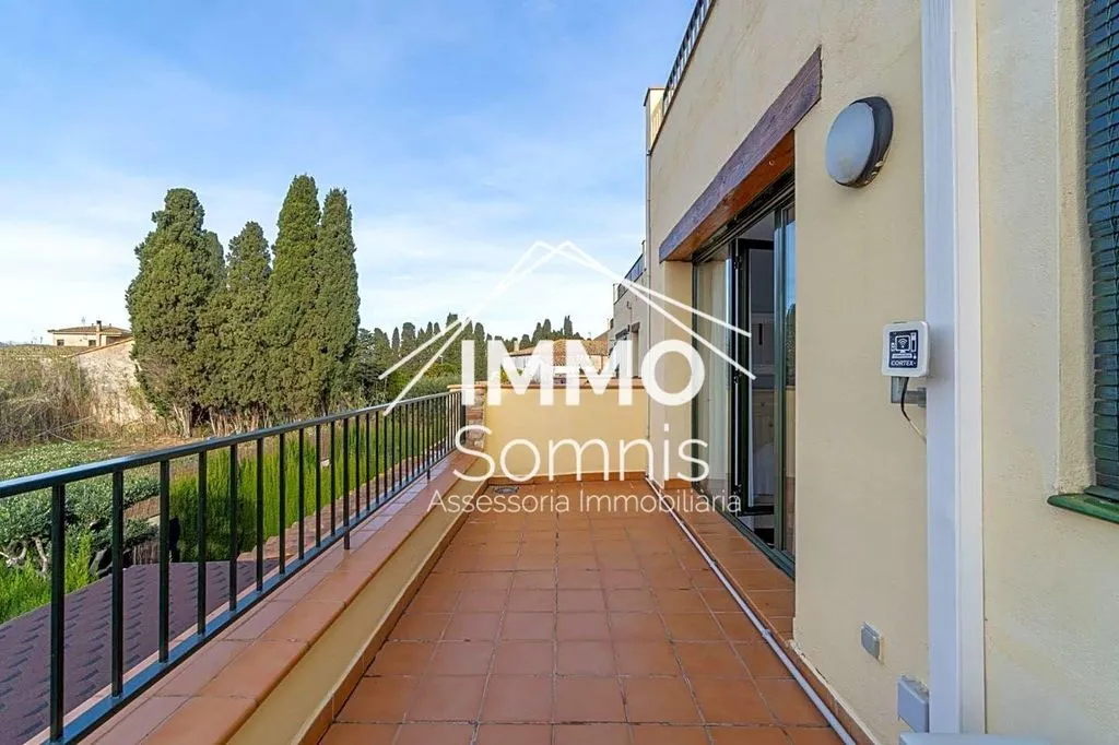 Terrazza - Townhouse with Pool in Torroella de Fluvià