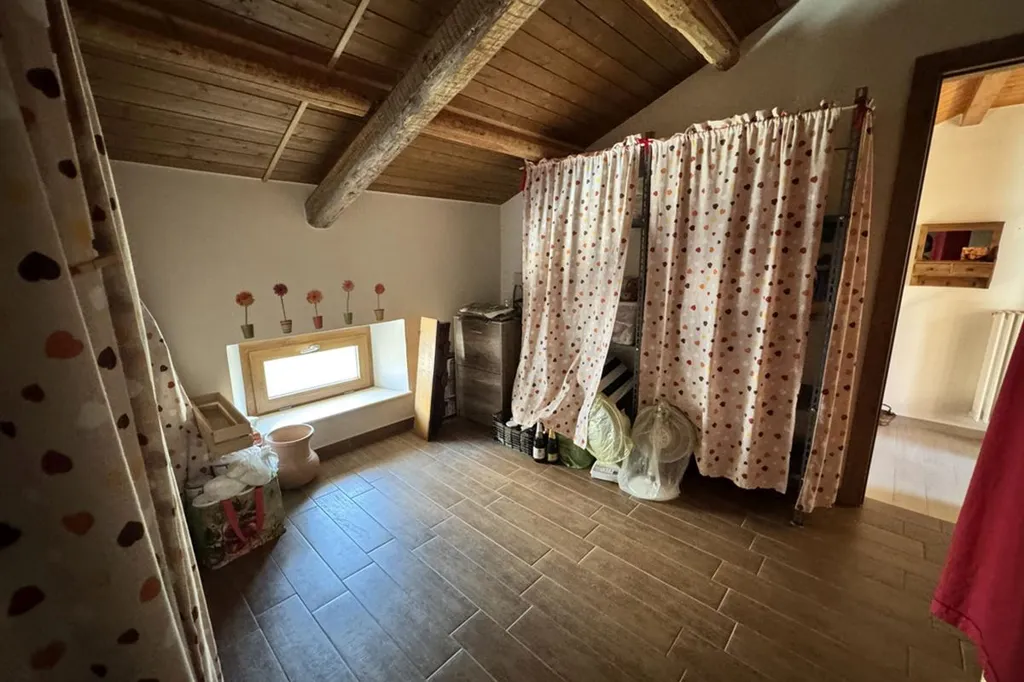 Pièces - Rear-Access Semi-Detached House with Mountain View in Itri