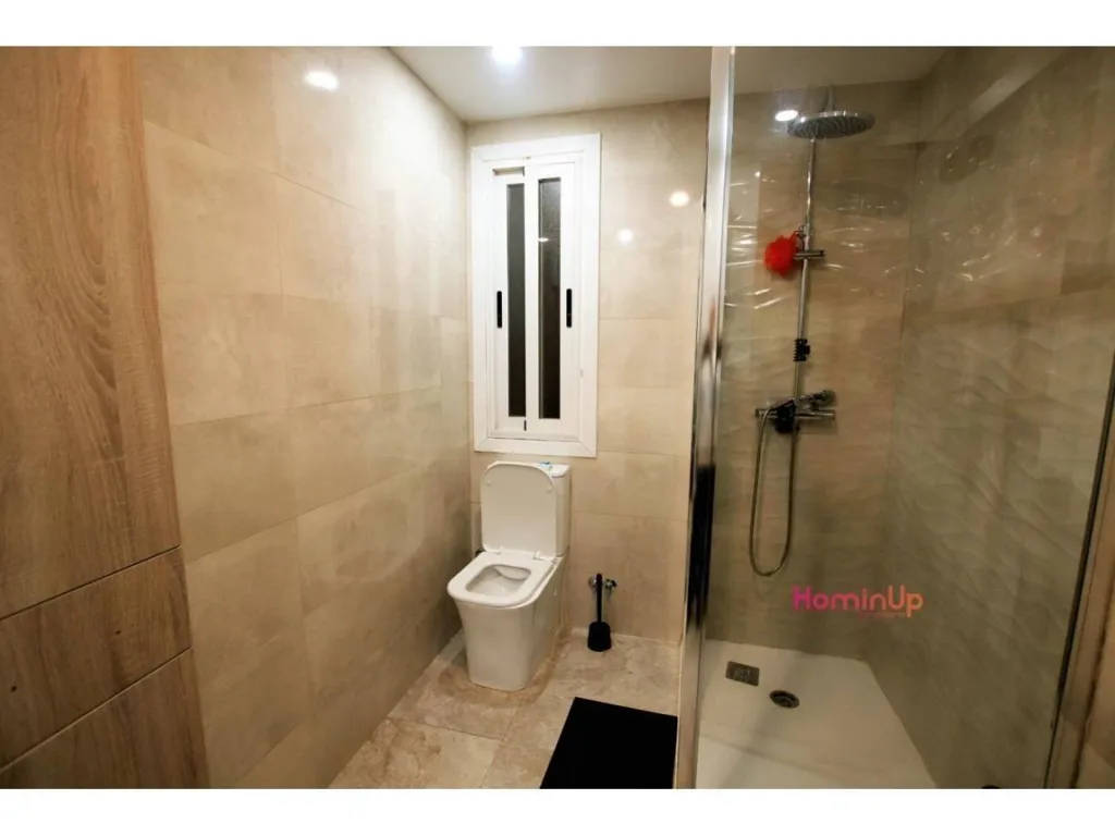 Vannitoad - Three-Bedroom Apartment with High Ceilings in Bilbao