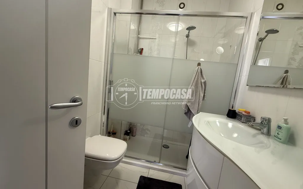 Bathrooms - Apartment with Balcony in Busto Garolfo